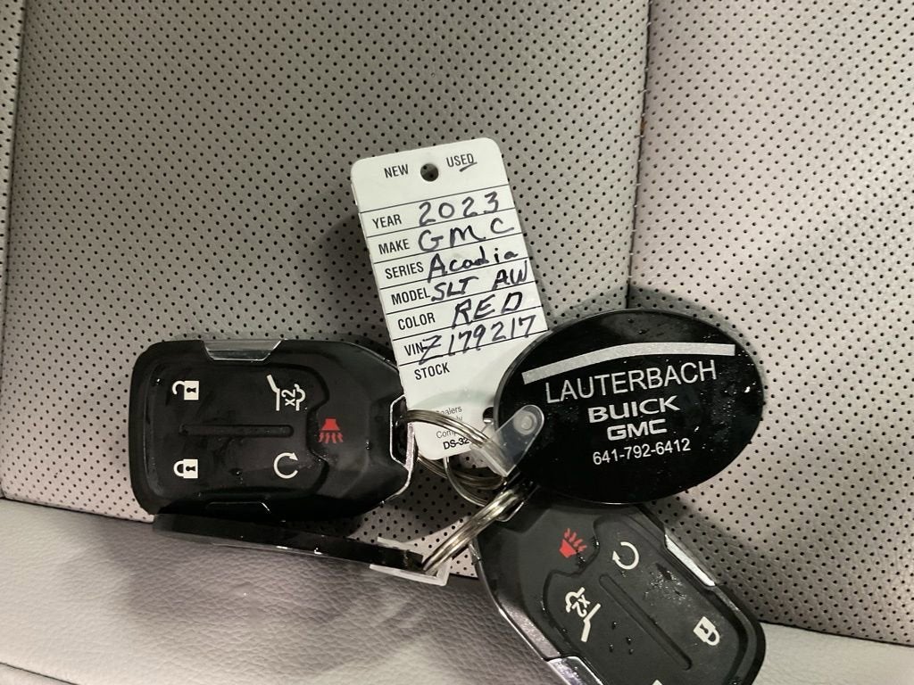 2023 GMC Acadia SLT