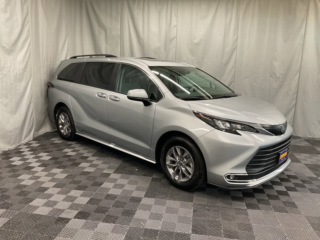 2024 Toyota Sienna XLE