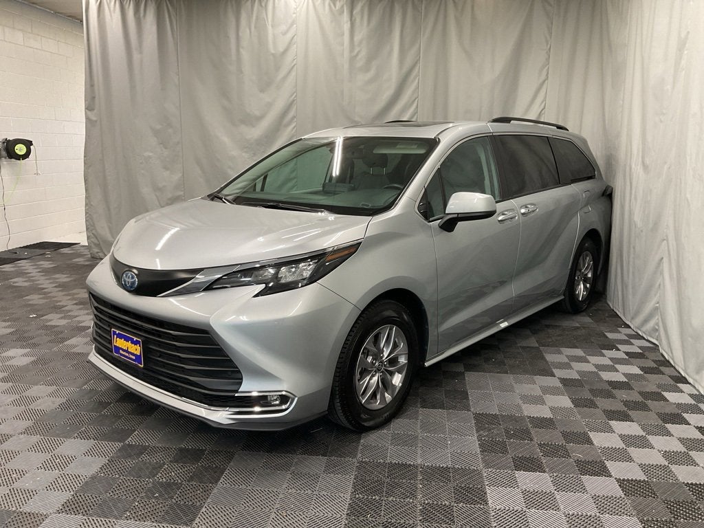 2024 Toyota Sienna XLE