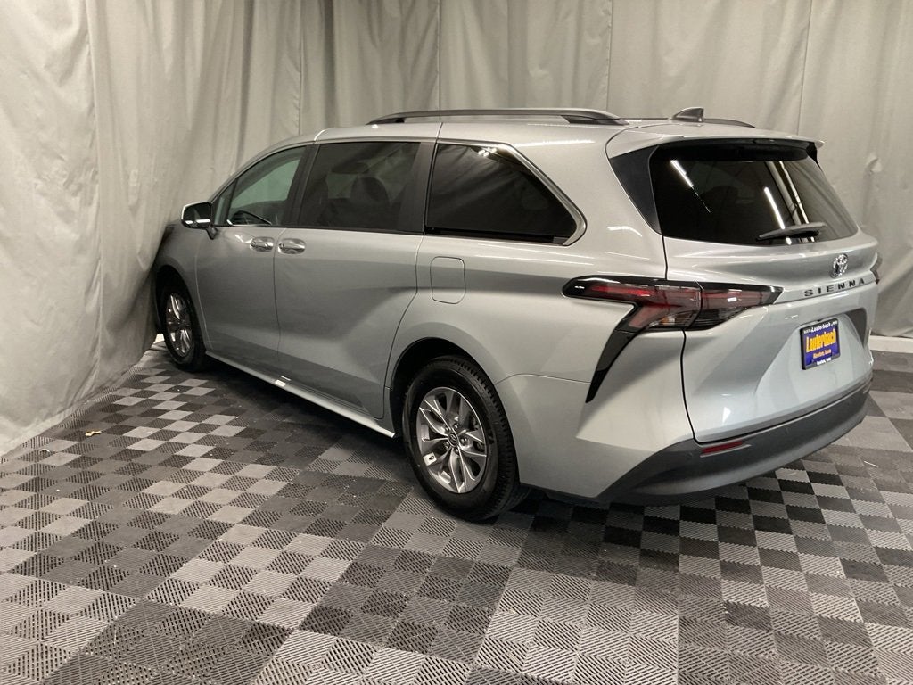 2024 Toyota Sienna XLE