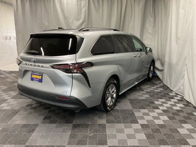 2024 Toyota Sienna XLE