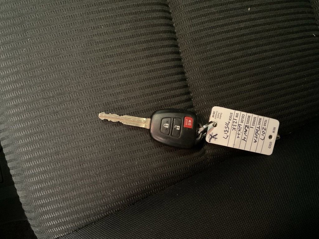 2017 Toyota RAV4 LE